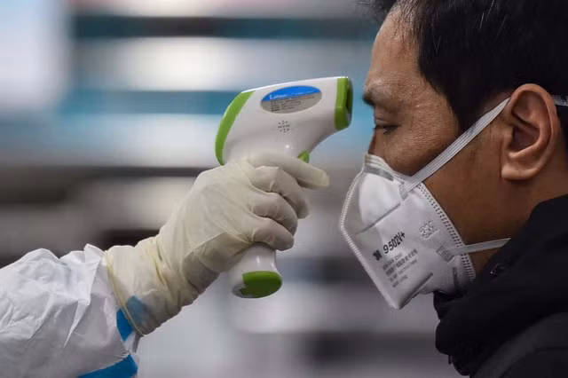 U.S., Japan pull nationals from China as virus toll jumps ảnh 1
