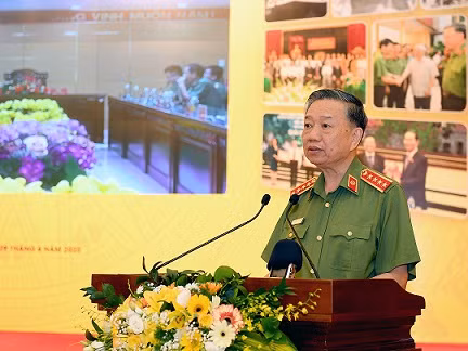 General To Lam speaks at the event. General To Lam speaks at the event.