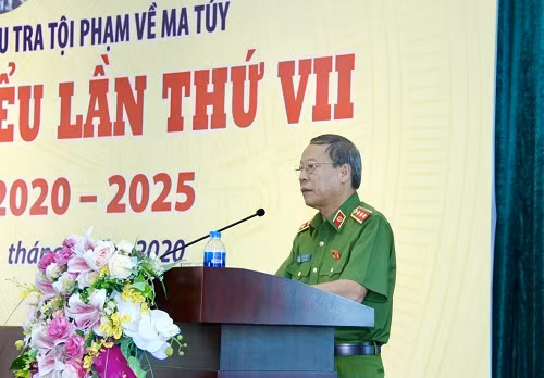 Deputy Minister Le Quy Vuong speaks at the event.