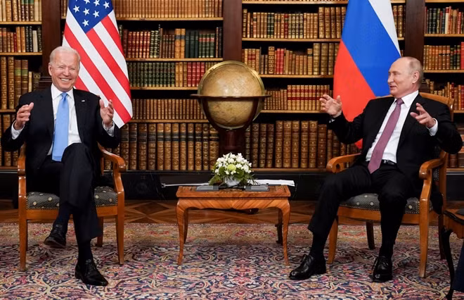 Analysis: Biden talks down Russia, spurs allies in bid to back Putin into a corner ảnh 1