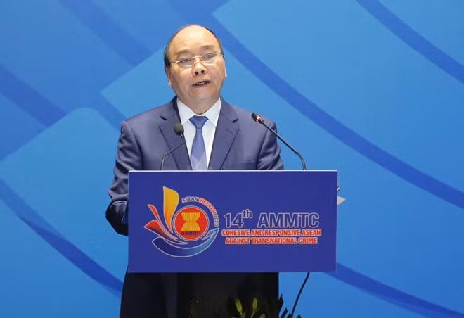 PM Nguyen Xuan Phuc speaks at the event.