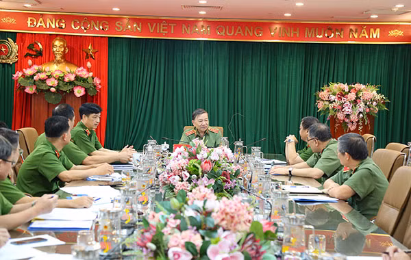 Minister To Lam speaks at the event.