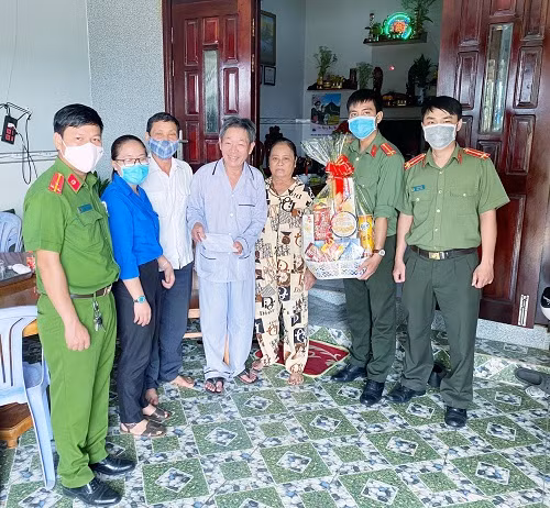 Several activities conducted by young police officers of Binh Thuan province. Several activities conducted by young police officers of Binh Thuan province.