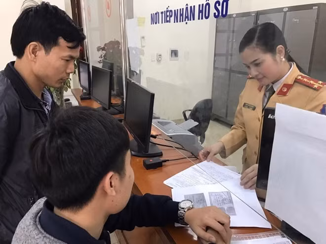 Captain Lan Anh handing over assets to rightful owner