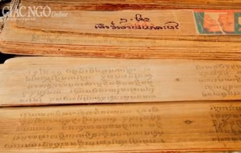 "Buong” leaf prayer book stored at Soai So pagoda (Photo: giacngo.vn)