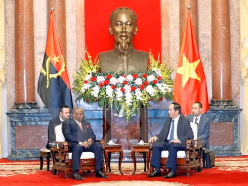 President Tran Dai Quang (R) receives Angola’s Foreign Minister Georges Rebelo Pinto Chikoti President Tran Dai Quang (R) receives Angola’s Foreign Minister Georges Rebelo Pinto Chikoti