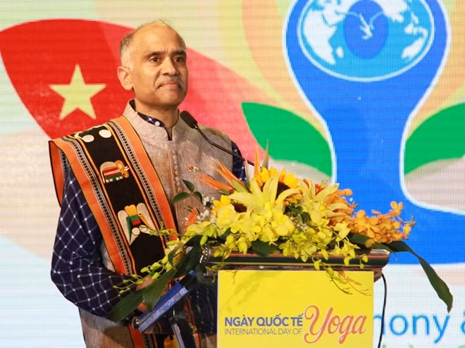 Indian Ambassador to Vietnam addressing at the ceremony.