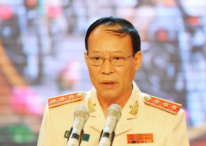 Senior Lieutenant General Le Quy Vuong speaking at the ceremony. Senior Lieutenant General Le Quy Vuong speaking at the ceremony.