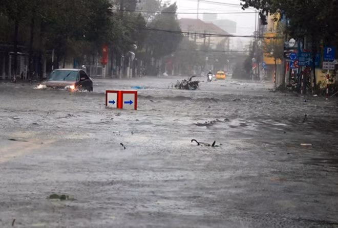 Streets in Nha Trang City were inundated with water.