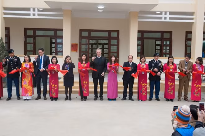 Members of the U.S. and Ha Giang delegations cutting a ribbon to signify the school’s handover to the Pho Bang government
