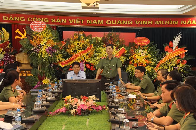 Major General Pham Van Mien - Editor in Chief of Public Security Newspaper addressing the reception.