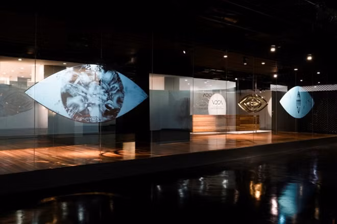Show Window is the symbolic image of shopping malls, aiming to attract customers.