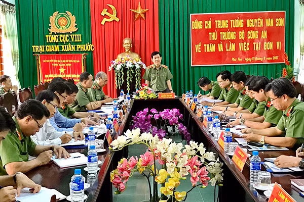 Deputy Minister Nguyen Van Son addressing the working session. Deputy Minister Nguyen Van Son addressing the working session.