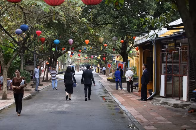 After being affected by Typhoon Damrey, Hoi An is now recovering its daily rhythm. After being affected by Typhoon Damrey, Hoi An is now recovering its daily rhythm.