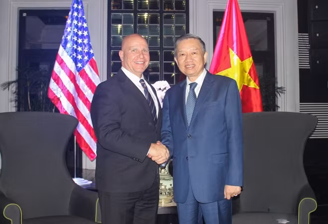Minister To Lam and US National Security Advisor H.R. McMaster at the meeting.