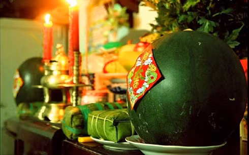 An image of Vietnamese altar. (Source: cooky.vn)
