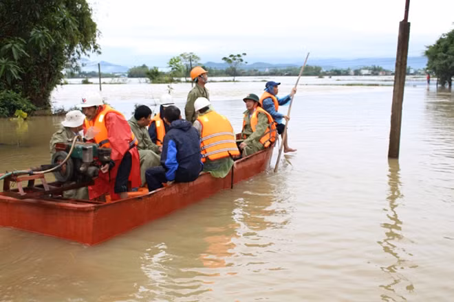 Rescue forces in Tuy Phuoc