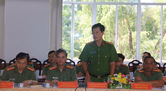 Colonel Duong Van Phong - Deputy Director of Fire Police Force of Ho Chi Minh city Colonel Duong Van Phong - Deputy Director of Fire Police Force of Ho Chi Minh city