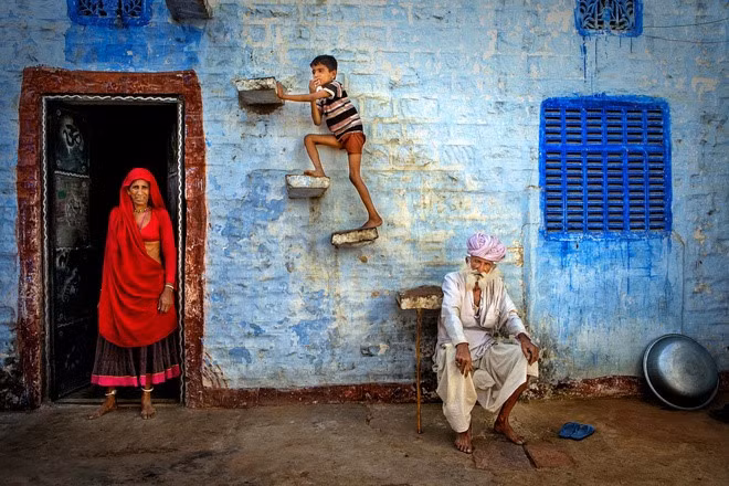 ‘Jodhpur family, Rajasthan by Isa Ebrahim’ wins Honourable Mention title in Travel category. ‘Jodhpur family, Rajasthan by Isa Ebrahim’ wins Honourable Mention title in Travel category.