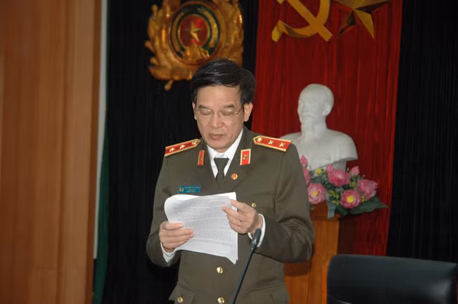 Lieutenant General Nguyen Van Khao, Head of Emulation Grouping 1 chaired the conference