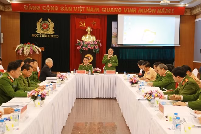 Lieutenant General, Ass. Prof. Dong Dai Loc addressing the workshop Lieutenant General, Ass. Prof. Dong Dai Loc addressing the workshop