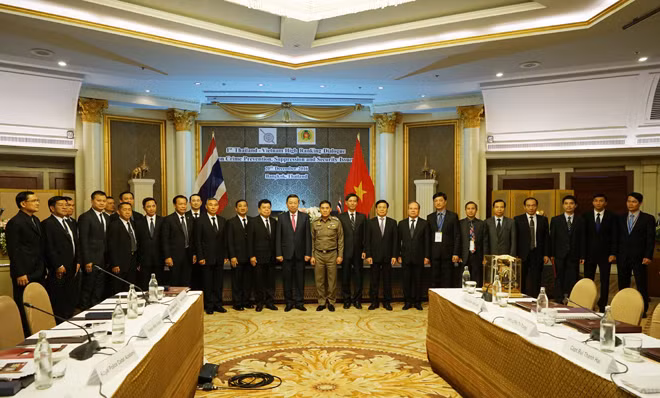 Participants at the 1st Vietnam - Thailand high-level dialogue on crime prevention, suppression and security issues