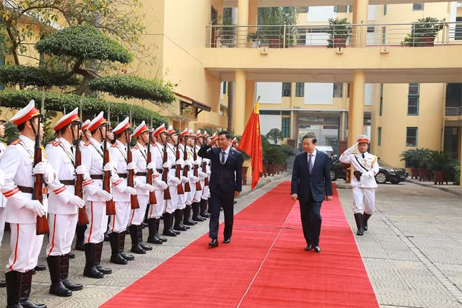 Minister of the Myanmar Home Affairs (L) and Minister of Vietnamese Public Security To Lam (R) Minister of the Myanmar Home Affairs (L) and Minister of Vietnamese Public Security To Lam (R)