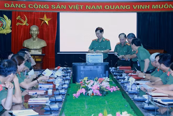 Editorial Board of Public Security News