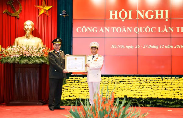 On behalf of President, Minister To Lam presenting the Exploit Order of second class to Senior Lieutenant General Tran Viet Tan, Former Deputy Minister of Public Security