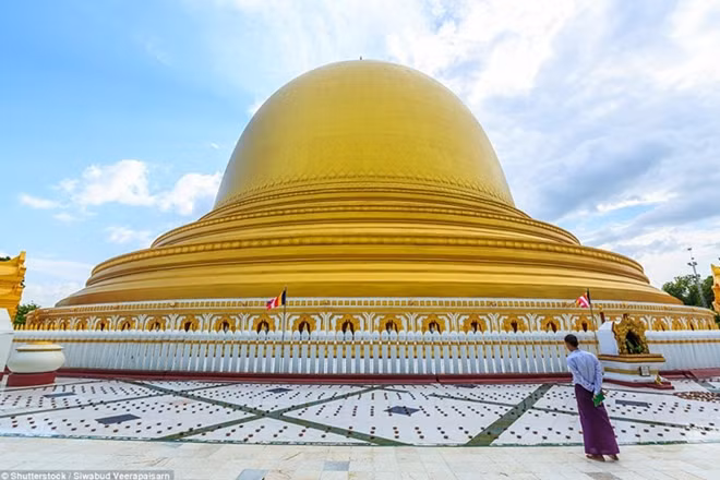 Kaunghmudaw Pagoda in Sagaing, Myanmar
