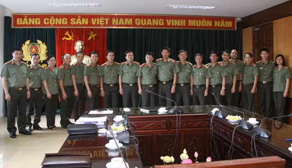Participants at the meeting