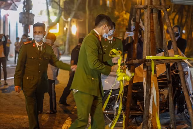 According to local authorities, suspected cases of individuals coming into contact with the 17th COVID-19 patient at Hong Ngoc Hospital who also tested negative for the virus were released from quarantine as of March 20.