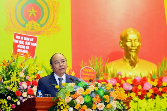 PM Nguyen Xuan Phuc speaks at the event.