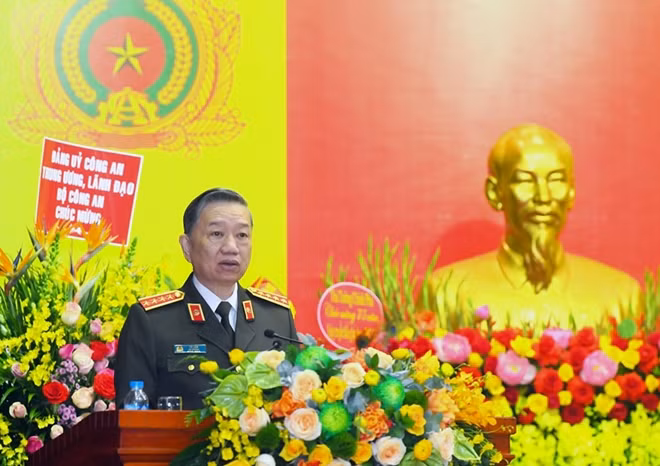 Minister To Lam speaks at the event.