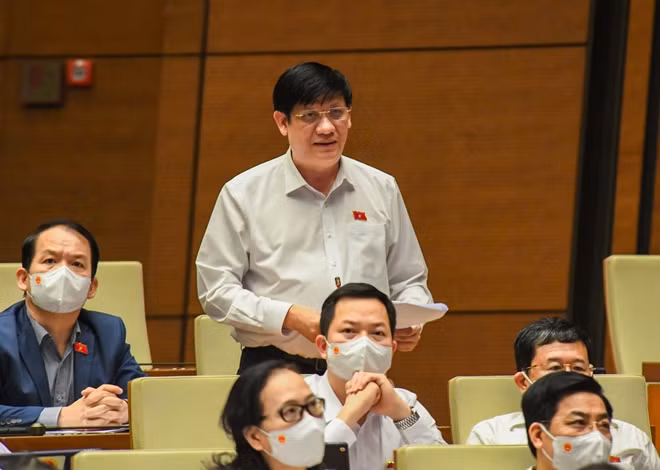 Minister of Health Nguyen Thanh Long. Minister of Health Nguyen Thanh Long.