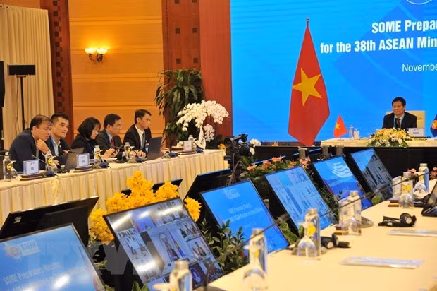 A preparatory meeting for the upcoming 38th ASEAN Ministers on Energy Meeting (AMEM 38) is taking place in Hanoi on November 17 and 18. (Photo: VNA) A preparatory meeting for the upcoming 38th ASEAN Ministers on Energy Meeting (AMEM 38) is taking place in Hanoi on November 17 and 18. (Photo: VNA)