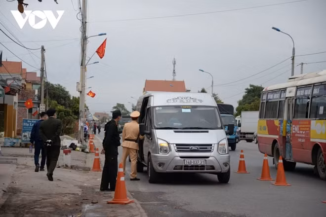 Quang Ninh has tightened COVID-19 preventive measures on public transport after a coronavirus case was detected in the community.