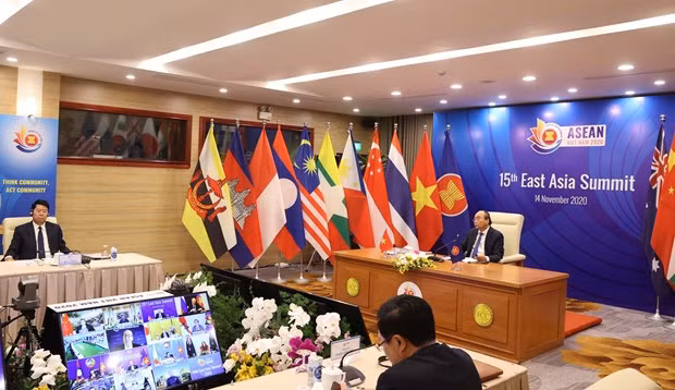 Prime Minister Nguyen Xuan Phuc, Chairman of ASEAN 2020, attends the 15th East Asia Summit (Photo: VNA)