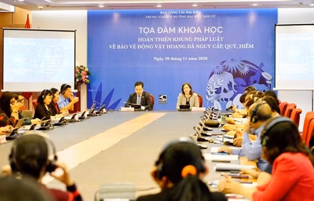 Participants discuss strengthening legislation and communication on wildlife protection at a dialogue in Hanoi on November 20 (Photo: VNA)