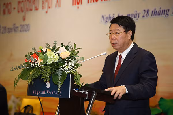Deputy Minister Bui Van Nam speaks at the event.