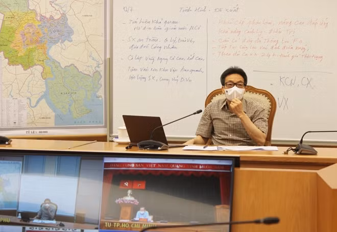 Deputy Prime Minister Vu Duc Dam, head of the National Steering Committee for COVID-19 Prevention and Control has a meeting on July 12 morning with a special anti-pandemic section of HCM City to discuss anti-pandemic measures