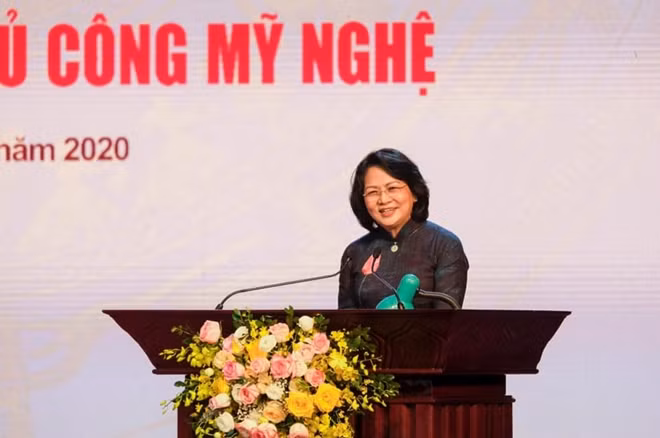 Vice State President Dang Thi Ngoc Thinh speaks at the event.