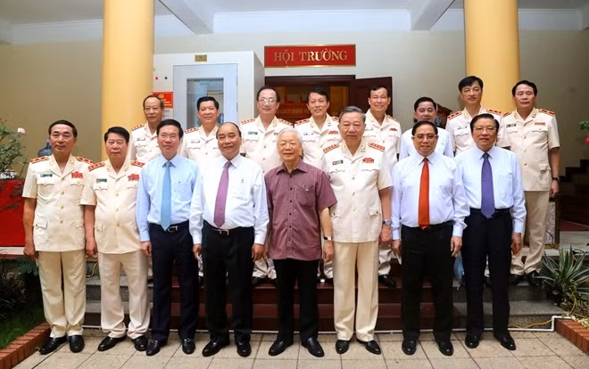 Party General Secretary Nguyen Phu Trong, State President Nguyen Xuan Phuc, Prime Minister Pham Minh Chinh and leaders of the MPS and other senior delegates.