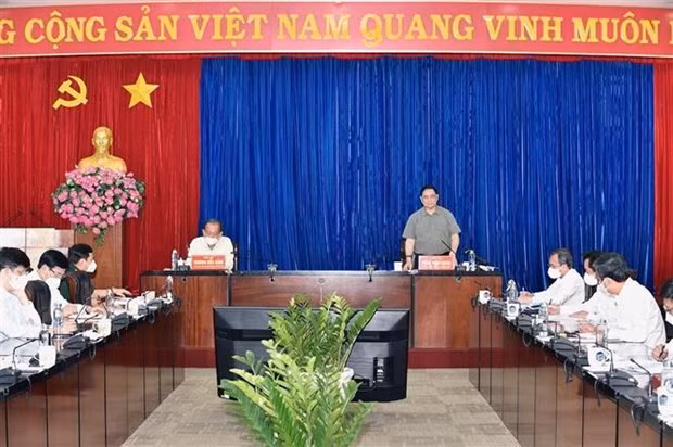 Prime Minister Pham Minh Chinh speaks at a working session with leaders of Binh Duong province. (Photo: VNA)