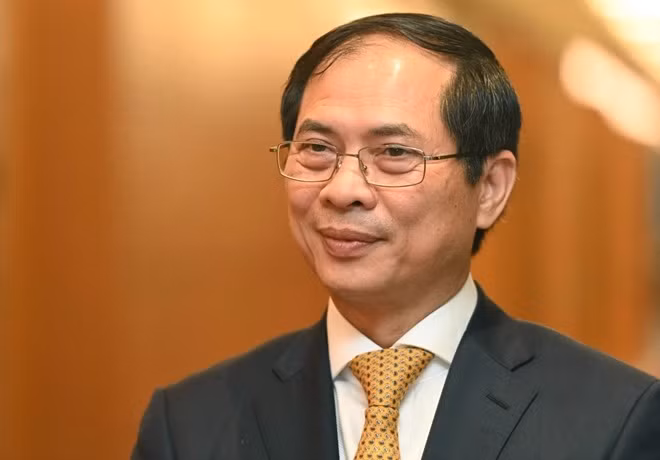 Minister of Foreign Affairs Bui Thanh Son. Minister of Foreign Affairs Bui Thanh Son.