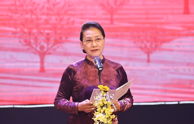 National Assembly Chairwoman Nguyen Thi Kim Ngan delivers a speech at a Vietnam Red Cross (VRC) programme calling for help to the poor and the victims of Agent Orange in Hanoi on January 16. (Photo: VNA)