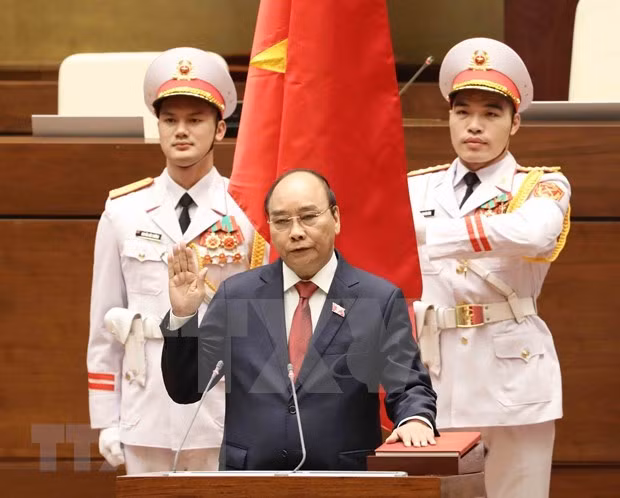 State President Nguyen Xuan Phuc takes the oath of office on April 5 (Photo: VNA) State President Nguyen Xuan Phuc takes the oath of office on April 5 (Photo: VNA)
