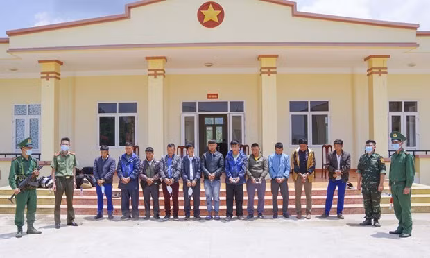 The men arrested in Dien Bien for involvement in illegal exit (Photo: VNA) The men arrested in Dien Bien for involvement in illegal exit (Photo: VNA)