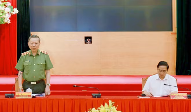 Minister To Lam speaks at the meeting. Minister To Lam speaks at the meeting.