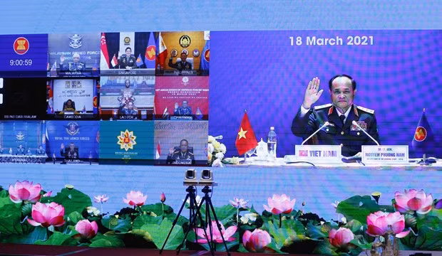 Deputy Chief of the General Staff of the Vietnam People’s Army, Sen. Lieut. Gen. Nguyen Phuong Nam (R) attends the 18th ASEAN Chiefs of Defence Forces’ Meeting (Photo: VNA) Deputy Chief of the General Staff of the Vietnam People’s Army, Sen. Lieut. Gen. Nguyen Phuong Nam (R) attends the 18th ASEAN Chiefs of Defence Forces’ Meeting (Photo: VNA)
